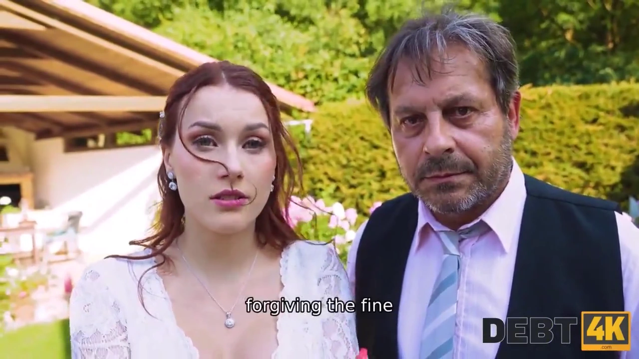 לאחר החלפת נדרים, הכלה מחכה בשקיקה לליל הכלולות שלה. עם זאת, נקלעה לקשיים כלכליים, היא נאלצת לקיים מפגש לוהט עם חברה קרובה כדי להבטיח את המתנה המובטחת של בעלה. התור הבלתי צפוי הזה מצית תשוקה לוהטת, ומשאיר אותה כמהה לעוד.